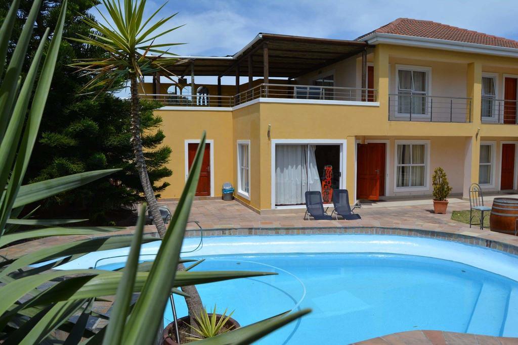 Natalie Guesthouse Bloubergstrand Esterno foto