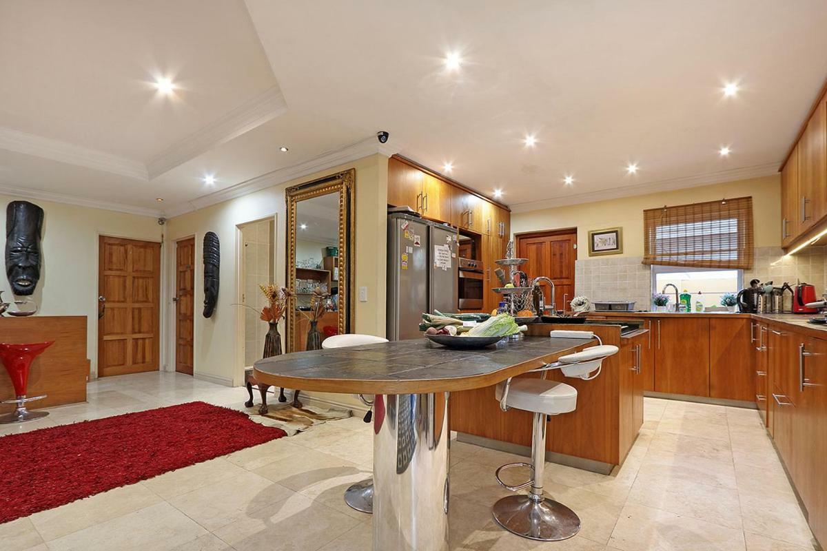Natalie Guesthouse Bloubergstrand Esterno foto