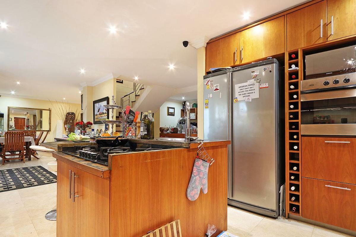 Natalie Guesthouse Bloubergstrand Esterno foto