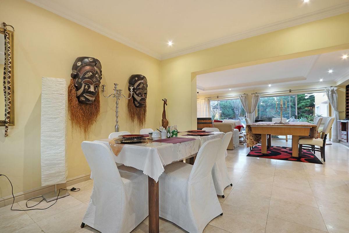 Natalie Guesthouse Bloubergstrand Esterno foto