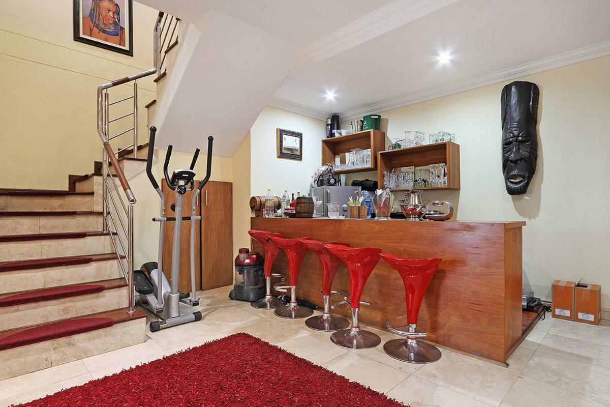 Natalie Guesthouse Bloubergstrand Esterno foto