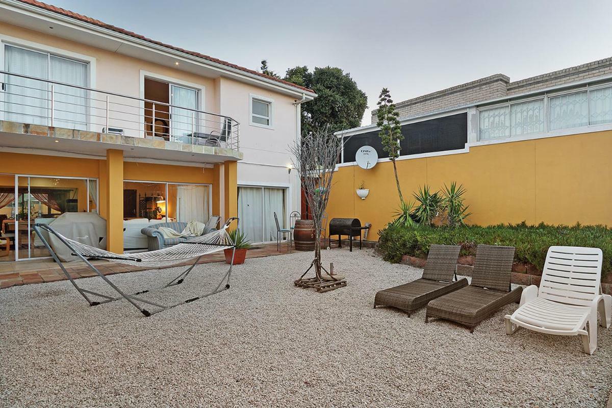 Natalie Guesthouse Bloubergstrand Esterno foto