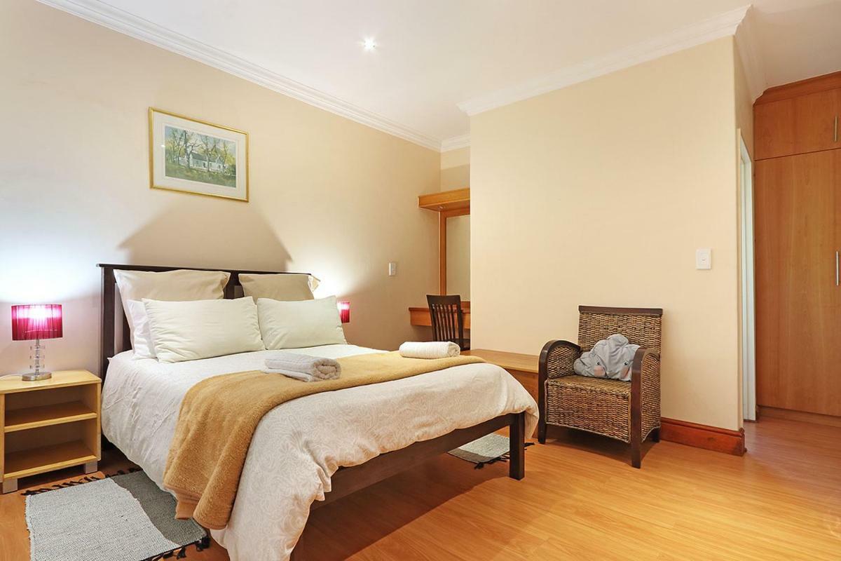 Natalie Guesthouse Bloubergstrand Esterno foto