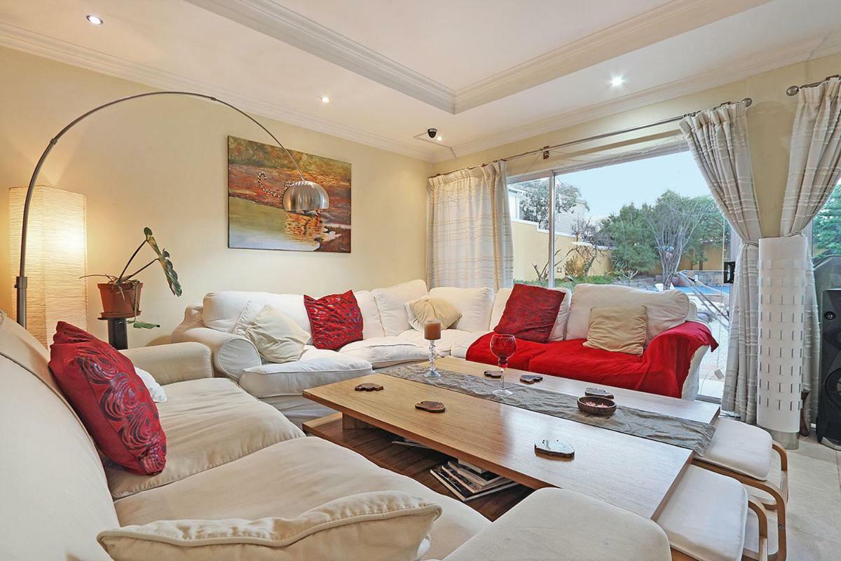 Natalie Guesthouse Bloubergstrand Esterno foto