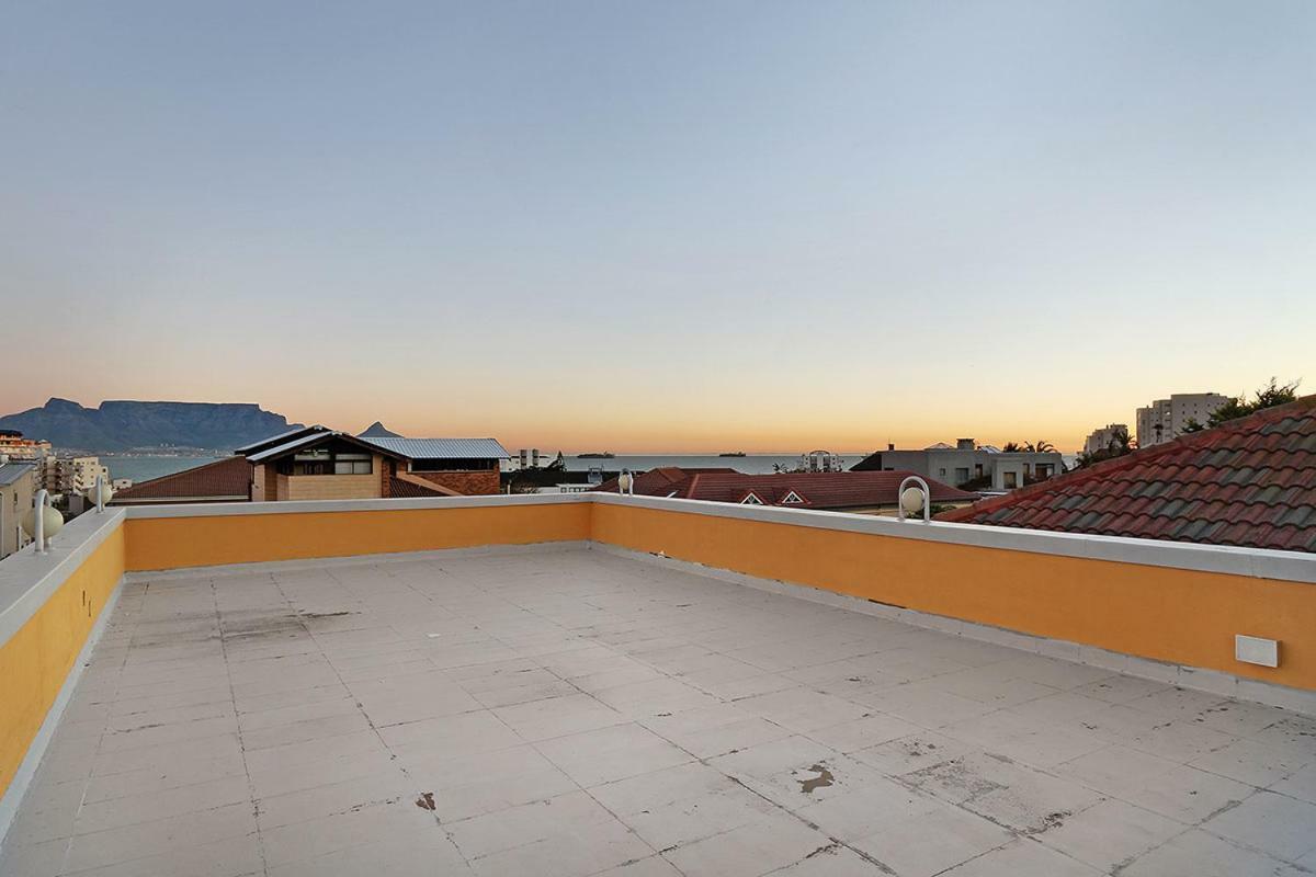 Natalie Guesthouse Bloubergstrand Esterno foto