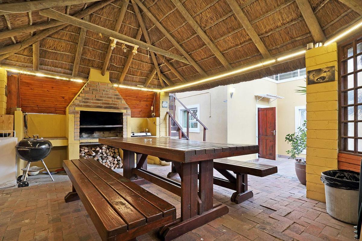 Natalie Guesthouse Bloubergstrand Esterno foto